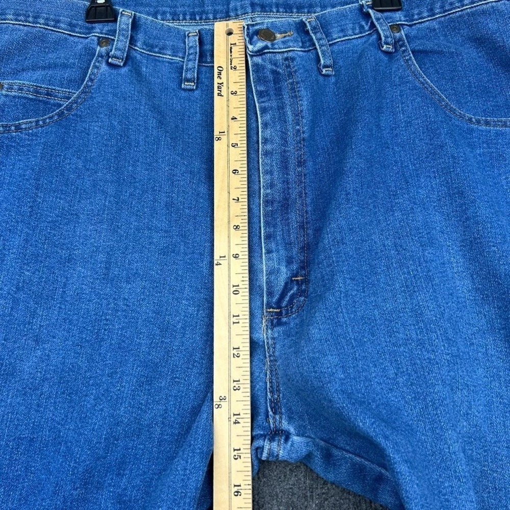 Wrangler Rugged Wear Jeans Mens 44x32 Blue Medium Wash Straight Denim Cowboy - Picture 3 of 11